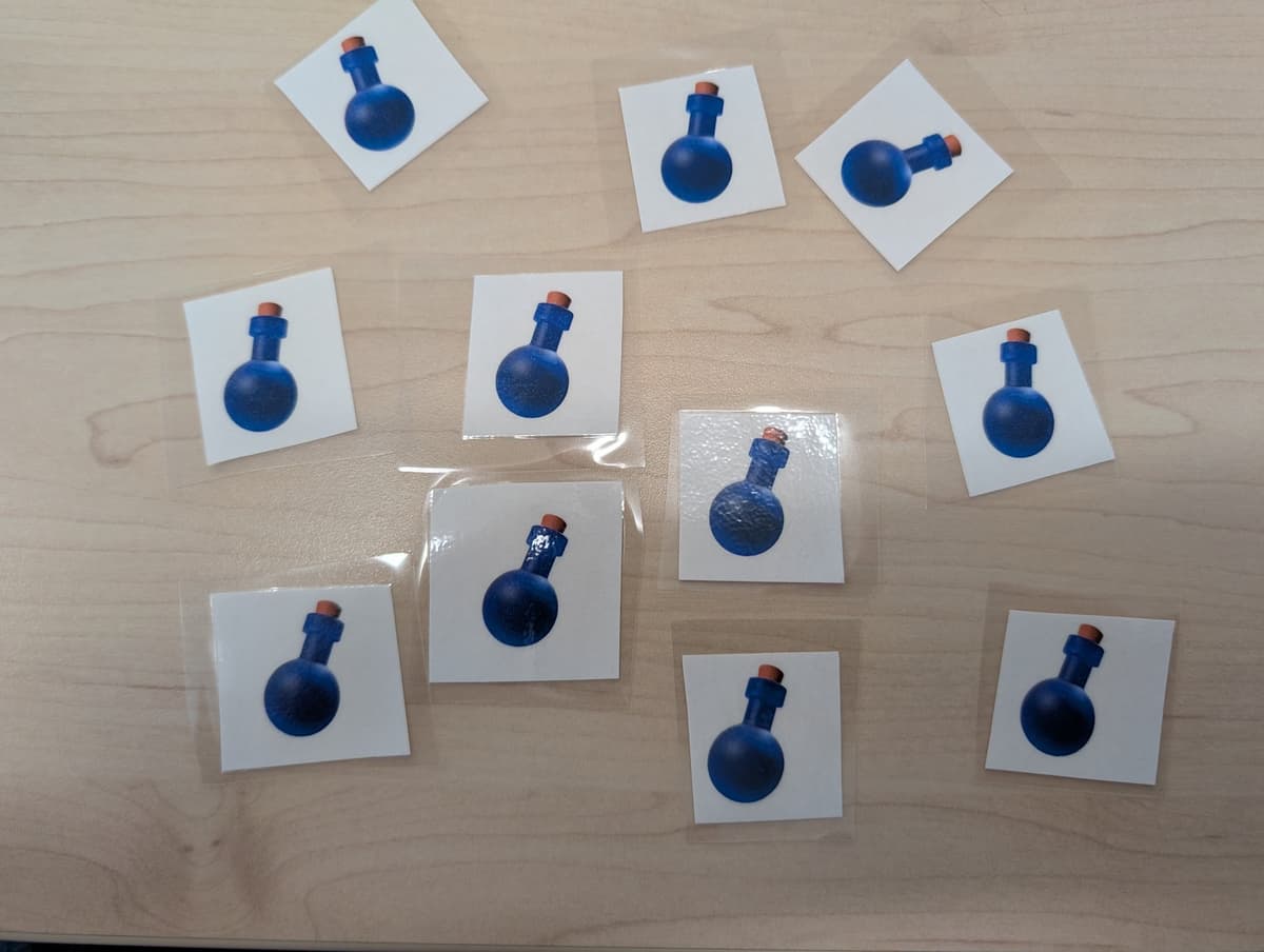 Kartu ramuan berlapis laminasi yang digunakan sebagai reward fisik